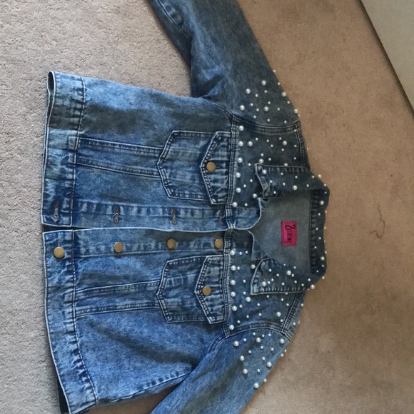 A denim jacket with rhime stones - Picture 2 of 4
